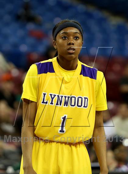 Thumbnail 3 in St. Francis vs. Lynwood (CIF State D2 Final) photogallery.