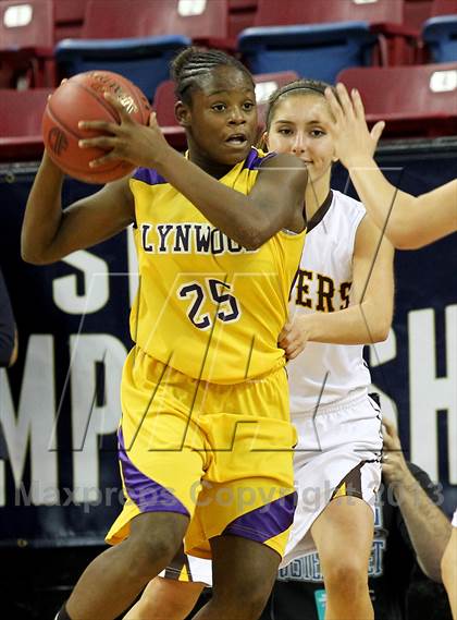 Thumbnail 3 in St. Francis vs. Lynwood (CIF State D2 Final) photogallery.