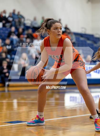 Thumbnail 1 in Federal Hocking vs. Portsmouth West  (OHSAA D6 Region 23 District Final) photogallery.