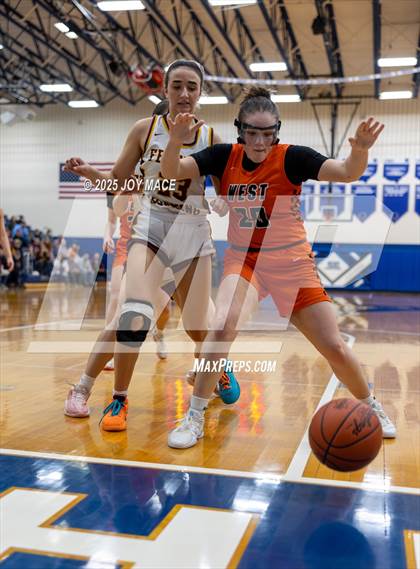 Thumbnail 1 in Federal Hocking vs. Portsmouth West  (OHSAA D6 Region 23 District Final) photogallery.