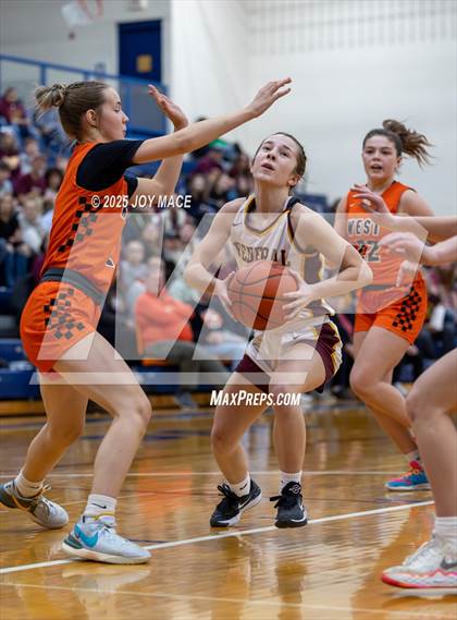 Thumbnail 2 in Federal Hocking vs. Portsmouth West  (OHSAA D6 Region 23 District Final) photogallery.