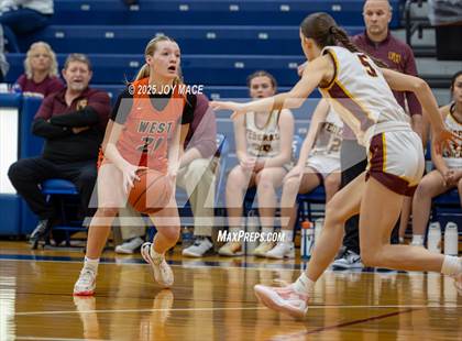 Thumbnail 2 in Federal Hocking vs. Portsmouth West  (OHSAA D6 Region 23 District Final) photogallery.