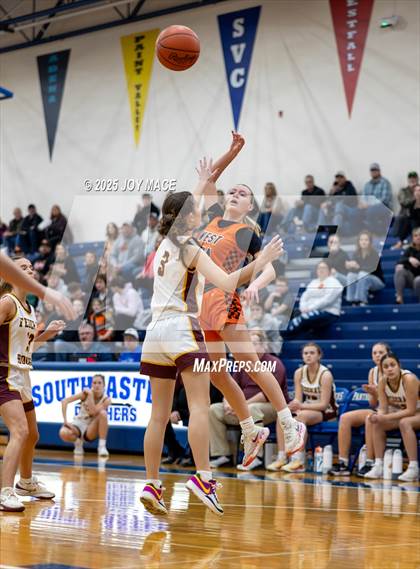Thumbnail 1 in Federal Hocking vs. Portsmouth West  (OHSAA D6 Region 23 District Final) photogallery.