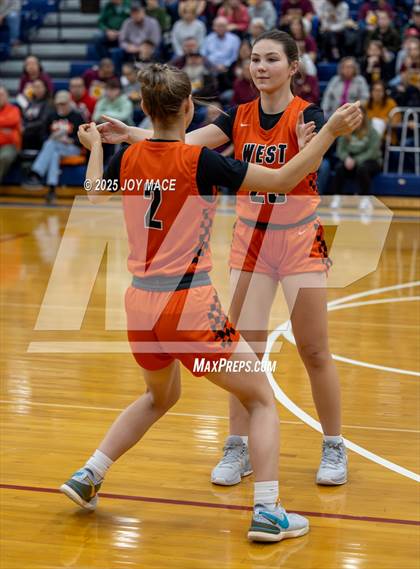 Thumbnail 1 in Federal Hocking vs. Portsmouth West  (OHSAA D6 Region 23 District Final) photogallery.