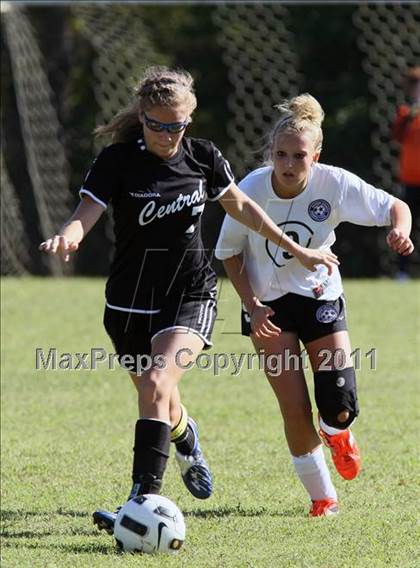 Thumbnail 3 in Sevier County vs Knoxville Central (Sevier County Invitational) photogallery.