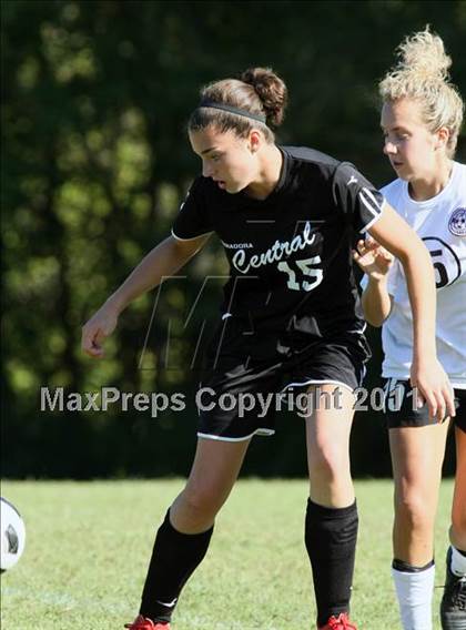 Thumbnail 2 in Sevier County vs Knoxville Central (Sevier County Invitational) photogallery.