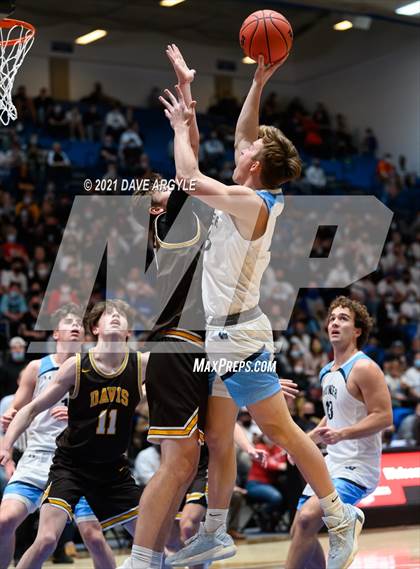 Thumbnail 2 in Westlake vs. Davis (UHSAA 6A Final) photogallery.