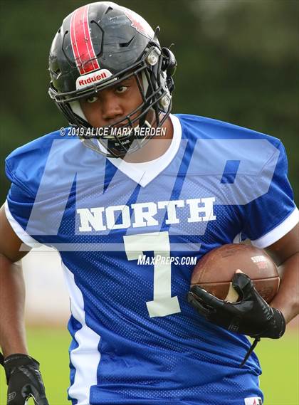 Thumbnail 2 in 65th FACA North-South All-Star Football Classic photogallery.