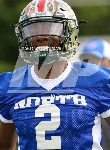 Thumbnail 2 in 65th FACA North-South All-Star Football Classic photogallery.