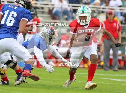 Thumbnail 3 in 65th FACA North-South All-Star Football Classic photogallery.