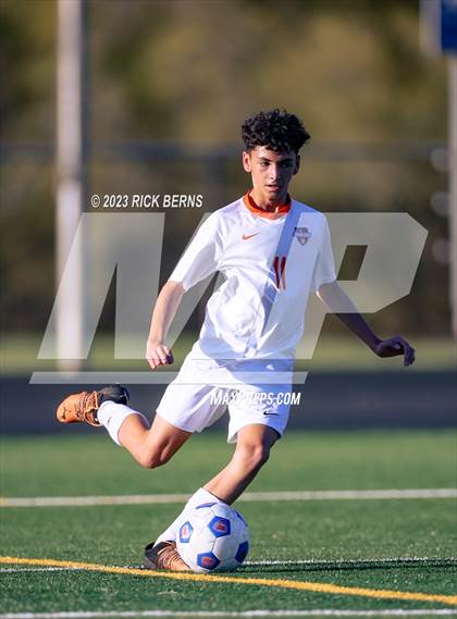 Thumbnail 3 in Grand Oaks @ Oak Ridge (Battle of the Oaks) photogallery.