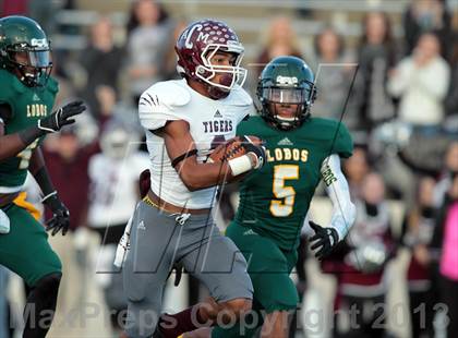 Thumbnail 2 in A&M Consolidated vs. Longview (UIL 5A Region 2 Semifinal) photogallery.