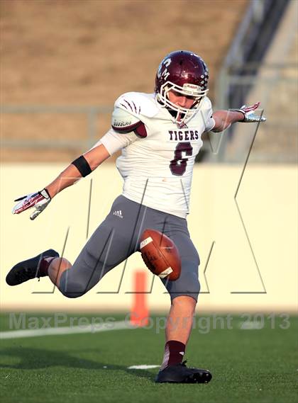 Thumbnail 1 in A&M Consolidated vs. Longview (UIL 5A Region 2 Semifinal) photogallery.