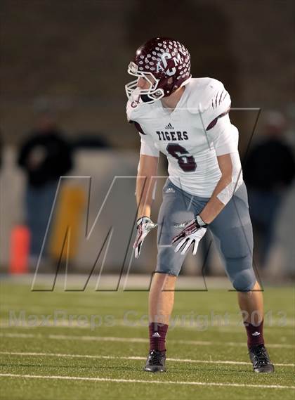 Thumbnail 2 in A&M Consolidated vs. Longview (UIL 5A Region 2 Semifinal) photogallery.