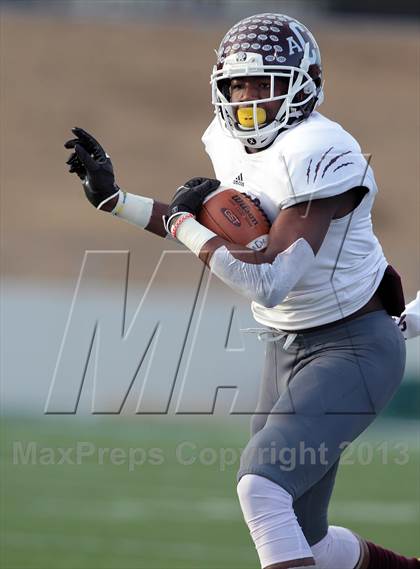 Thumbnail 3 in A&M Consolidated vs. Longview (UIL 5A Region 2 Semifinal) photogallery.