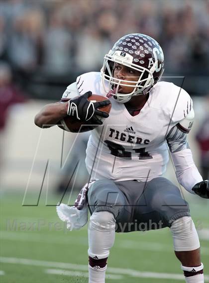 Thumbnail 1 in A&M Consolidated vs. Longview (UIL 5A Region 2 Semifinal) photogallery.