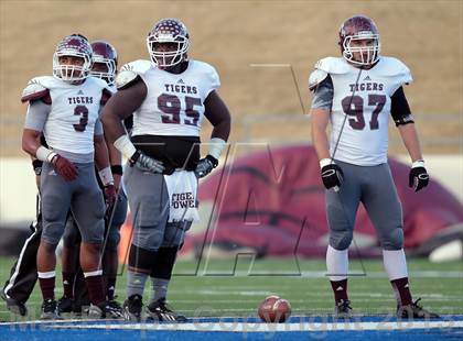 Thumbnail 3 in A&M Consolidated vs. Longview (UIL 5A Region 2 Semifinal) photogallery.