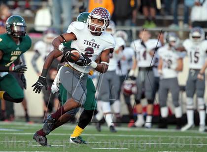 Thumbnail 1 in A&M Consolidated vs. Longview (UIL 5A Region 2 Semifinal) photogallery.