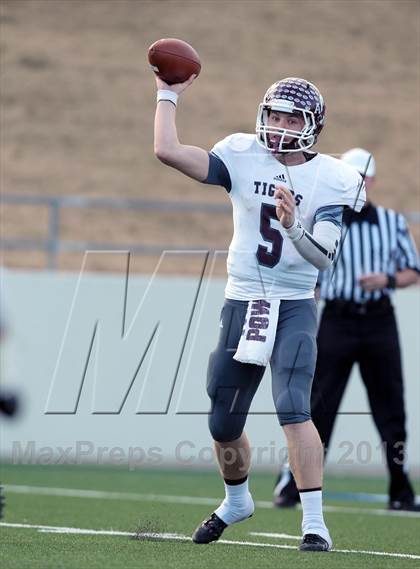 Thumbnail 2 in A&M Consolidated vs. Longview (UIL 5A Region 2 Semifinal) photogallery.