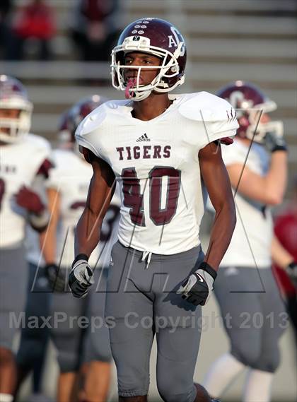 Thumbnail 3 in A&M Consolidated vs. Longview (UIL 5A Region 2 Semifinal) photogallery.