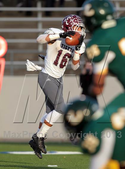 Thumbnail 1 in A&M Consolidated vs. Longview (UIL 5A Region 2 Semifinal) photogallery.