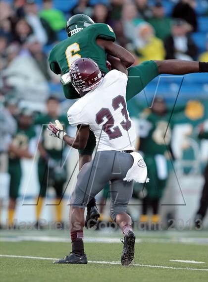 Thumbnail 2 in A&M Consolidated vs. Longview (UIL 5A Region 2 Semifinal) photogallery.