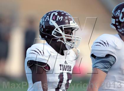 Thumbnail 2 in A&M Consolidated vs. Longview (UIL 5A Region 2 Semifinal) photogallery.