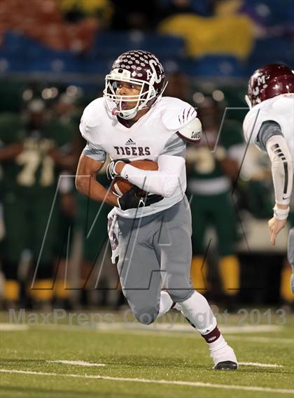 Thumbnail 1 in A&M Consolidated vs. Longview (UIL 5A Region 2 Semifinal) photogallery.