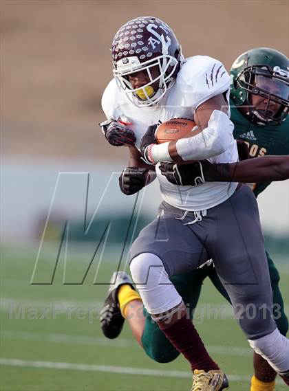 Thumbnail 2 in A&M Consolidated vs. Longview (UIL 5A Region 2 Semifinal) photogallery.