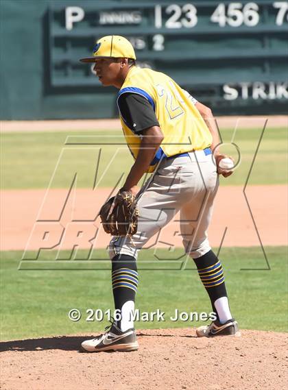 Thumbnail 3 in San Pasqual Valley vs. Phoenix Christian (Salt River/Chandler Prep Tournament) photogallery.