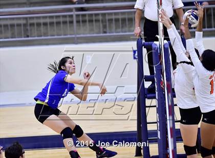 Thumbnail 2 in Burbank vs Lanier [Sidney] photogallery.
