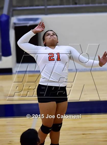 Thumbnail 2 in Burbank vs Lanier [Sidney] photogallery.