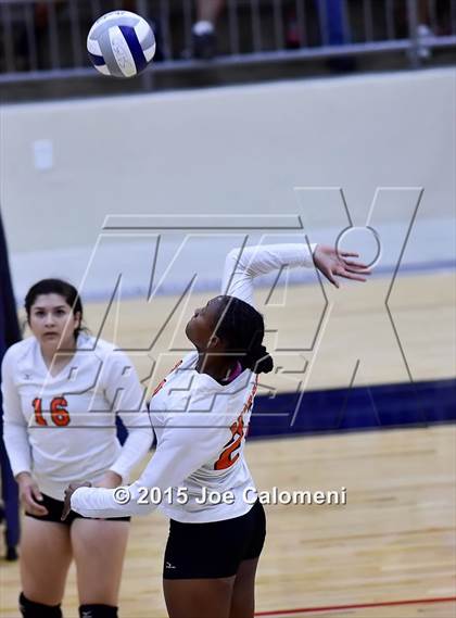 Thumbnail 3 in Burbank vs Lanier [Sidney] photogallery.