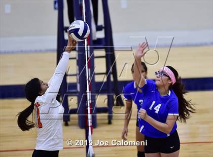 Thumbnail 2 in Burbank vs Lanier [Sidney] photogallery.
