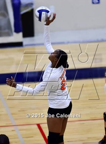 Thumbnail 1 in Burbank vs Lanier [Sidney] photogallery.