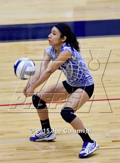 Thumbnail 3 in Burbank vs Lanier [Sidney] photogallery.