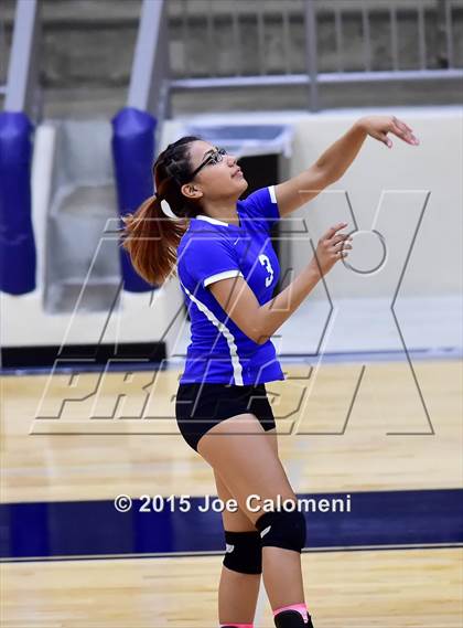 Thumbnail 2 in Burbank vs Lanier [Sidney] photogallery.