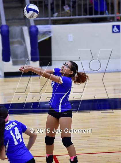 Thumbnail 2 in Burbank vs Lanier [Sidney] photogallery.