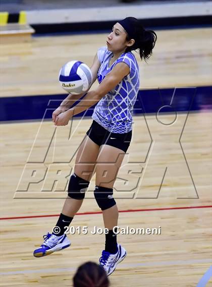 Thumbnail 2 in Burbank vs Lanier [Sidney] photogallery.