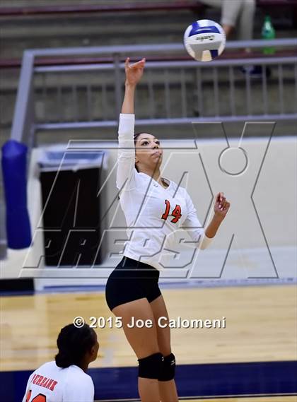 Thumbnail 3 in Burbank vs Lanier [Sidney] photogallery.