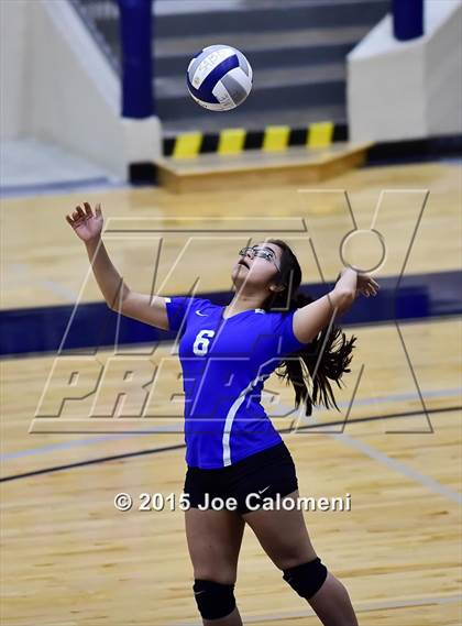 Thumbnail 2 in Burbank vs Lanier [Sidney] photogallery.