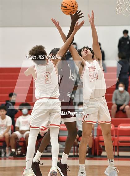 Thumbnail 2 in Claremont vs. Fullerton (Rumble 4 Rosecrans) photogallery.