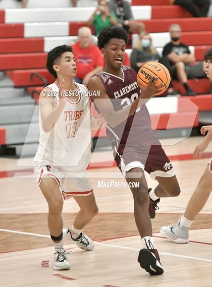 Thumbnail 2 in Claremont vs. Fullerton (Rumble 4 Rosecrans) photogallery.