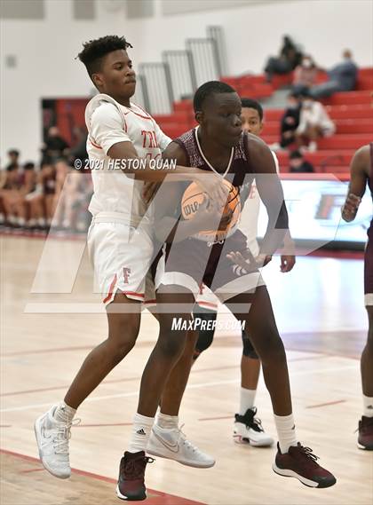 Thumbnail 1 in Claremont vs. Fullerton (Rumble 4 Rosecrans) photogallery.