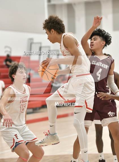 Thumbnail 1 in Claremont vs. Fullerton (Rumble 4 Rosecrans) photogallery.