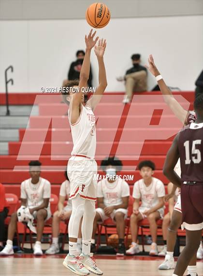 Thumbnail 2 in Claremont vs. Fullerton (Rumble 4 Rosecrans) photogallery.