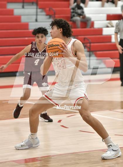 Thumbnail 2 in Claremont vs. Fullerton (Rumble 4 Rosecrans) photogallery.