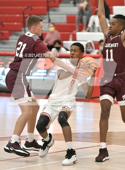 Thumbnail 1 in Claremont vs. Fullerton (Rumble 4 Rosecrans) photogallery.