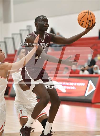 Thumbnail 1 in Claremont vs. Fullerton (Rumble 4 Rosecrans) photogallery.