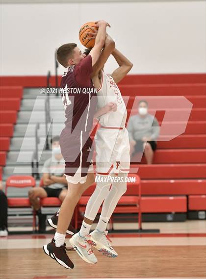 Thumbnail 2 in Claremont vs. Fullerton (Rumble 4 Rosecrans) photogallery.